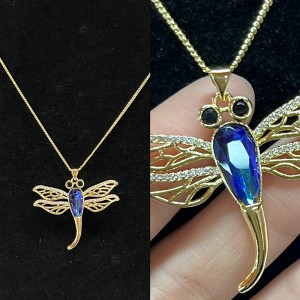 ทอง 18k-สร้อยคอแมลงปอ Dragonfly ชุบกับร่างกายคริสตัลสีน้ำเงิน, ดวงตาอัญมณีสีดำและปีกลวดลายรายละเอียดสำหรับธรรมชาติที่สง่างาม-เครื่องประดับที่ได้รับแรงบันดาลใจ